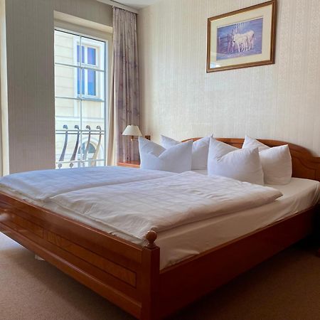 Hotel Am Markt Altentreptow Esterno foto