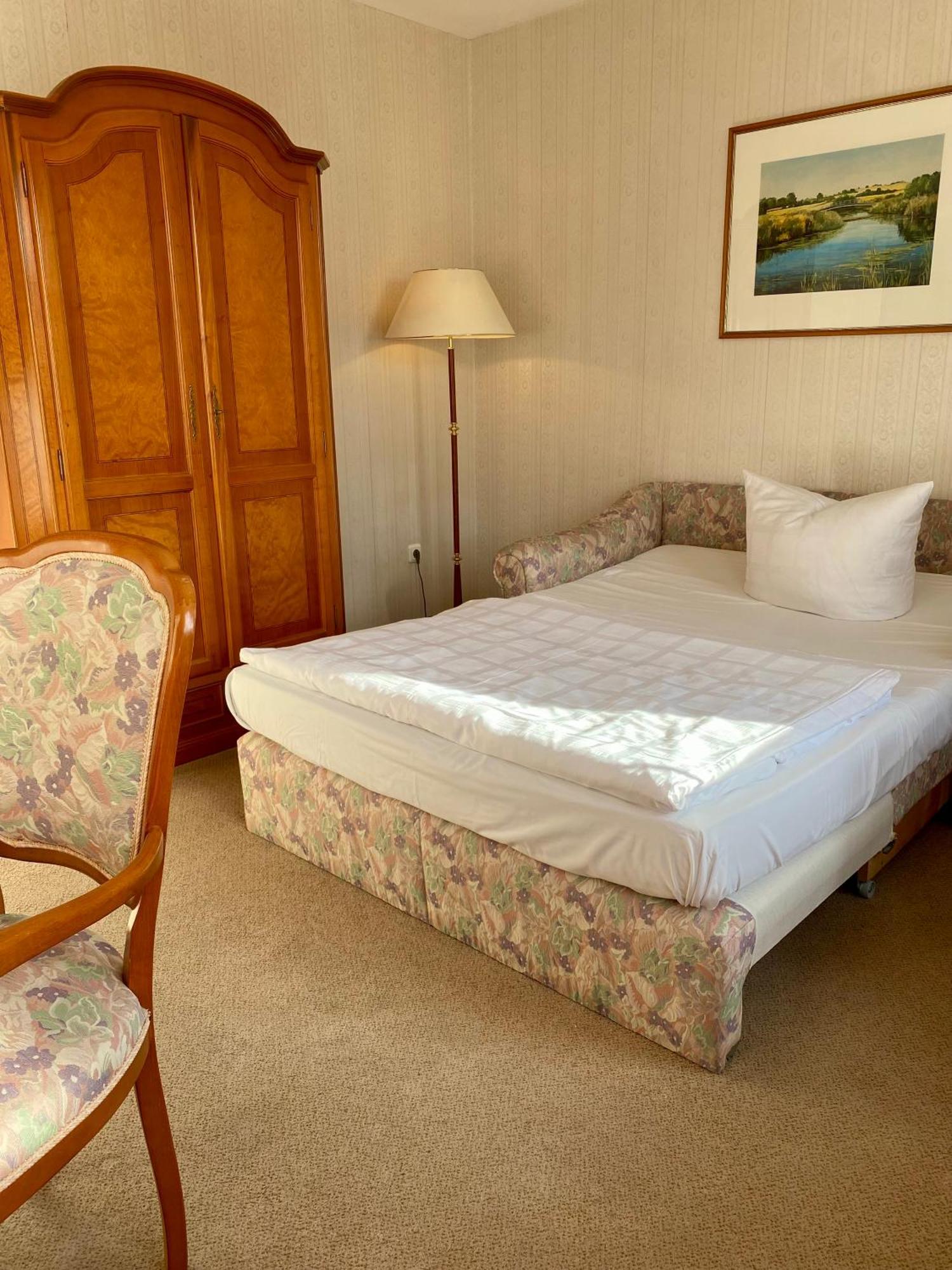 Hotel Am Markt Altentreptow Esterno foto